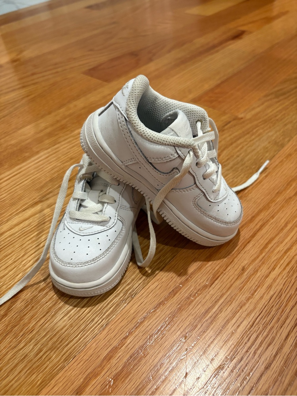 Nike Force 1 Low Kids White Athletic Sneakers - Classic Casual Trainer